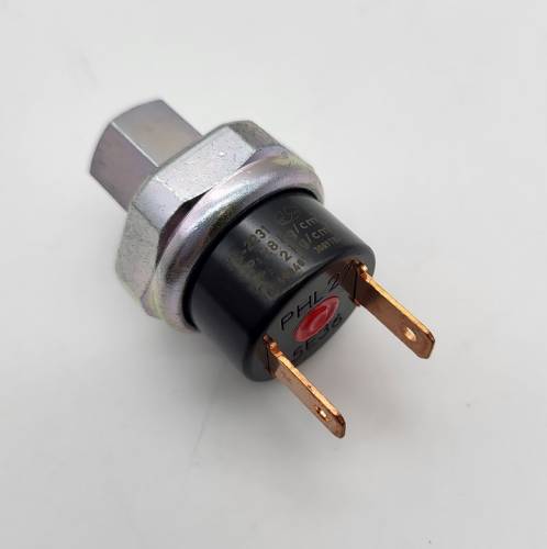 Performance Products® - Mercedes® Female Connection Freon Pressure Switch, 1977-1985 (123)