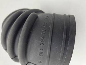 GENUINE MERCEDES - Mercedes® Air Intake Hose, Small, 1985 (300CD) - Image 3